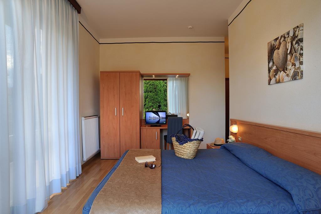 Raffy Family & Bike Hotel Diano Marina Extérieur photo