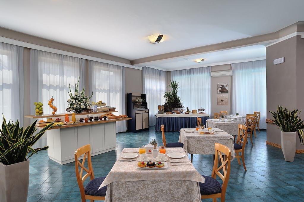 Raffy Family & Bike Hotel Diano Marina Extérieur photo