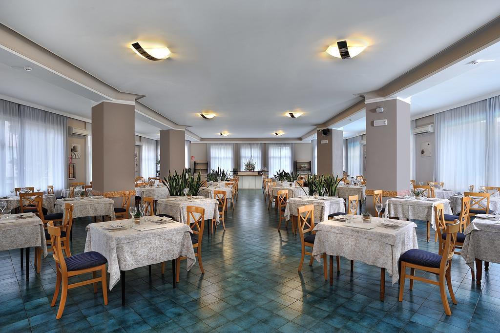 Raffy Family & Bike Hotel Diano Marina Extérieur photo